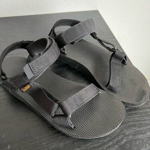 Size 7 tevas sandals